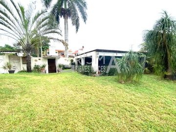 PRECIOSA CASA EN VENTA EN FRACC. JARDINES CON MUCHO JARDÍN