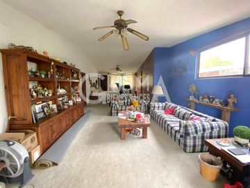PRECIOSA CASA EN VENTA EN FRACC. JARDINES CON MUCHO JARDÍN