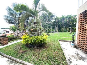PRECIOSA CASA EN VENTA EN FRACC. JARDINES CON MUCHO JARDÍN