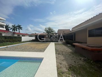 PRECIOSA RESIDENCIA EN VENTA FRENTE AL RÍO EN FRACCIONAMIENTO RESIDENCIAL JARDINES