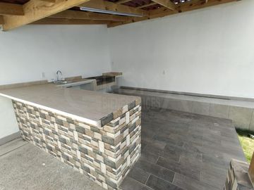 CASA EN VENTA EN FRACCIONAMIENTO LA HERRADURA