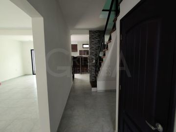 CASA EN VENTA EN FRACCIONAMIENTO LA HERRADURA
