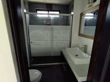 CASA EN VENTA EN FRACCIONAMIENTO LA HERRADURA
