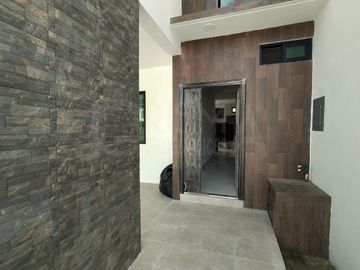 CASA EN VENTA EN FRACCIONAMIENTO LA HERRADURA