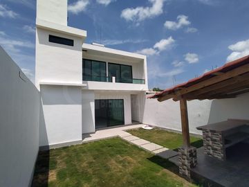 CASA EN VENTA EN FRACCIONAMIENTO LA HERRADURA