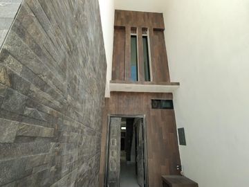 CASA EN VENTA EN FRACCIONAMIENTO LA HERRADURA