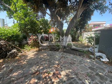 TERRENO EN VENTA EN COL. JARDINES CON BARDA Y POZO