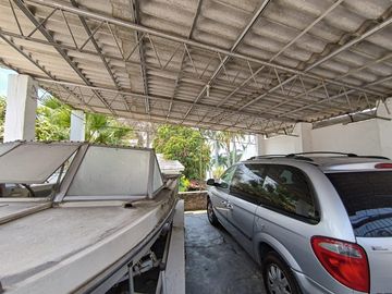 CASA EN TEQUESQUITENGO CON ACCESO AL LAGO
