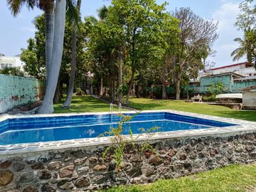 CASA EN TEQUESQUITENGO CON ACCESO AL LAGO