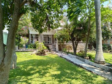 CASA EN TEQUESQUITENGO CON ACCESO AL LAGO
