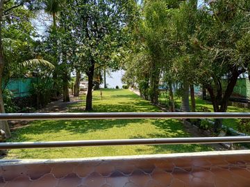 CASA EN TEQUESQUITENGO CON ACCESO AL LAGO