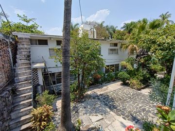 CASA EN TEQUESQUITENGO CON ACCESO AL LAGO