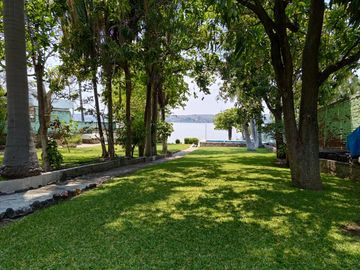 CASA EN TEQUESQUITENGO CON ACCESO AL LAGO