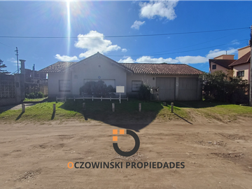 VENTA CASA 4 AMB ZONA CENTRO VILLA GESELL