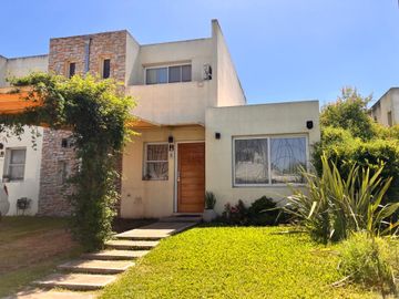 Venta Casa 3 Ambientes RETASADA  Los Robles Mtg