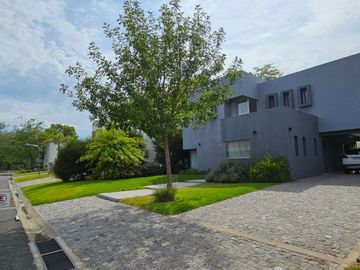 Casa en venta 6 amb. 824m2 Barrio Fincas de Hudson