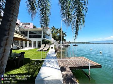 ¡Espectacular casa en venta frente al Lago! - Recibe rentas de +$80,000 mensuale