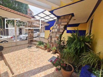Excepcional casa en venta en Bosques Camelinas.