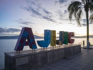 Hermosa casa en venta al lado del lago de Chapala