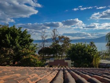 Hermosa casa en venta al lado del lago de Chapala