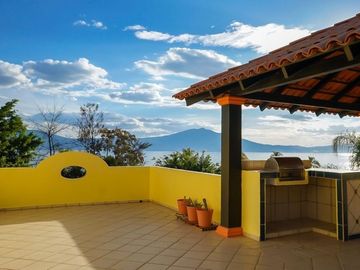 Hermosa casa en venta al lado del lago de Chapala