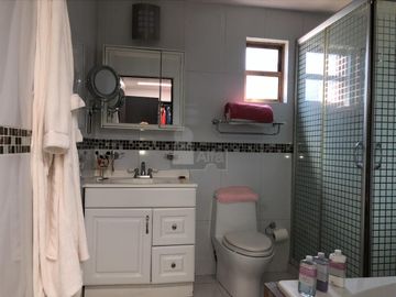Invierte en Metepec: casa para remodelar en privada de alta gama