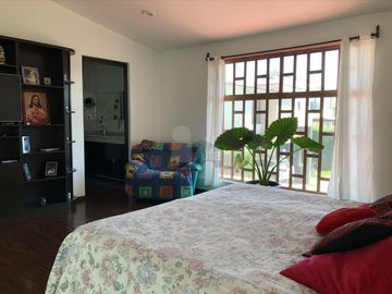 Invierte en Metepec: casa para remodelar en privada de alta gama