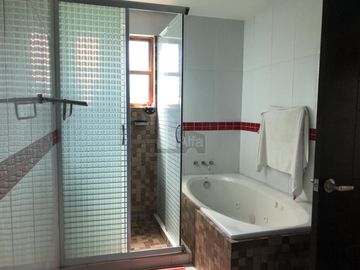 Invierte en Metepec: casa para remodelar en privada de alta gama
