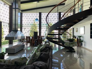 Invierte en Metepec: casa para remodelar en privada de alta gama