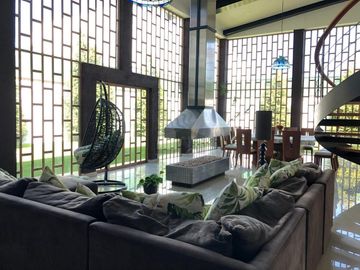Invierte en Metepec: casa para remodelar en privada de alta gama