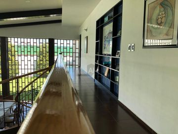 Invierte en Metepec: casa para remodelar en privada de alta gama