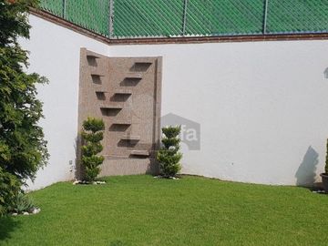 Invierte en Metepec: casa para remodelar en privada de alta gama