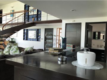 Invierte en Metepec: casa para remodelar en privada de alta gama