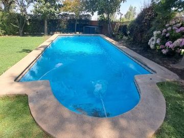 Casa 5 dormitorios – 4 baños (Peñalolén)