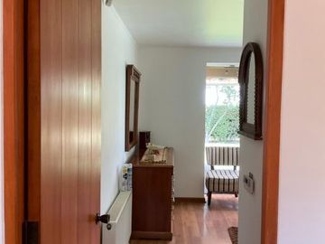 Casa 5 dormitorios – 4 baños (Peñalolén)