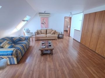 Casa 5 dormitorios – 4 baños (Peñalolén)