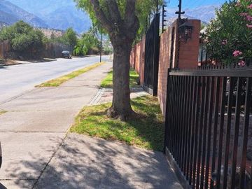 Casa 5 dormitorios – 4 baños (Peñalolén)