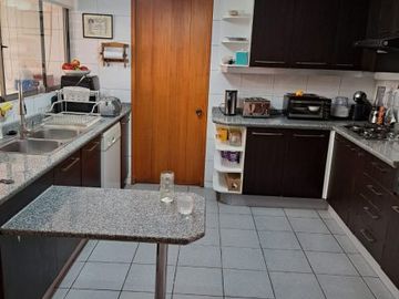 Casa 5 dormitorios – 4 baños (Peñalolén)