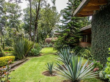 CASA EN VENTA CON ENTORNO DE BOSQUE