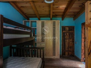CASA EN VENTA CON ENTORNO DE BOSQUE