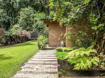 CASA EN VENTA CON ENTORNO DE BOSQUE