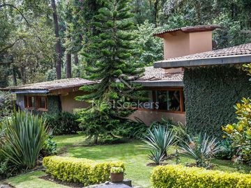 CASA EN VENTA CON ENTORNO DE BOSQUE
