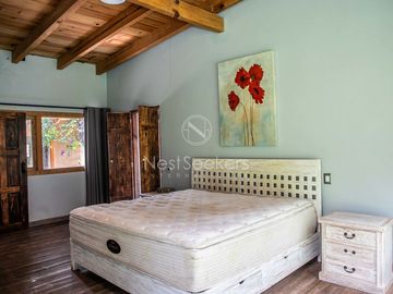 CASA EN VENTA CON ENTORNO DE BOSQUE