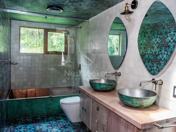 CASA EN VENTA CON ENTORNO DE BOSQUE