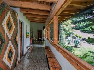 CASA EN VENTA CON ENTORNO DE BOSQUE