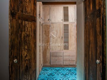 CASA EN VENTA CON ENTORNO DE BOSQUE