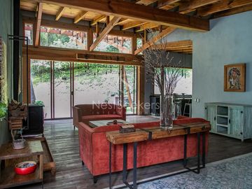 CASA EN VENTA CON ENTORNO DE BOSQUE