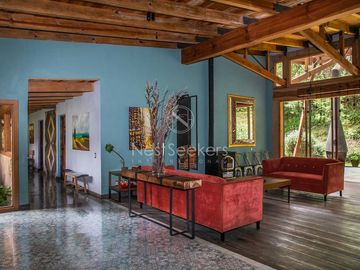 CASA EN VENTA CON ENTORNO DE BOSQUE