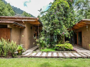 CASA EN VENTA CON ENTORNO DE BOSQUE