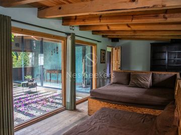 CASA EN VENTA CON ENTORNO DE BOSQUE